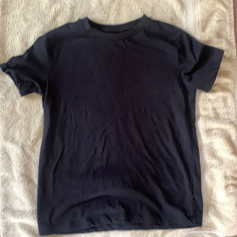 𝅺black shirt